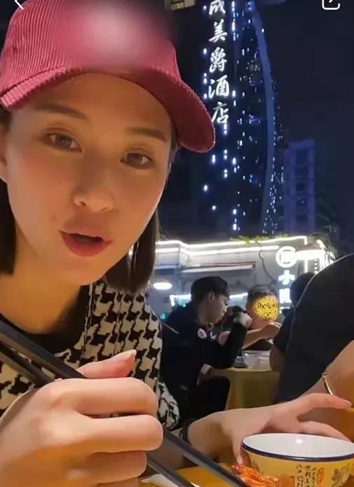 娱乐圈吃小瓜是谁啊,吃小瓜背后的神秘人物是谁？